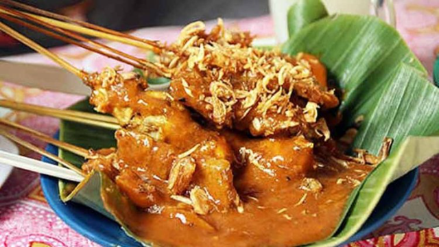 Menyelami Lezatnya Sate Padang: Kuliner Nusantara dengan Kuah Rempah Pekat