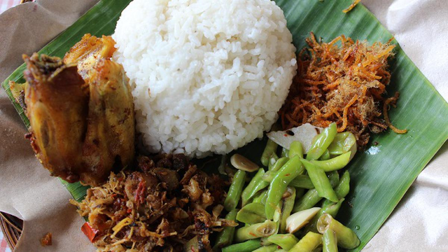 Kelezatan Kuliner Lombok: Sajian Pedas Nasi Balap Puyung